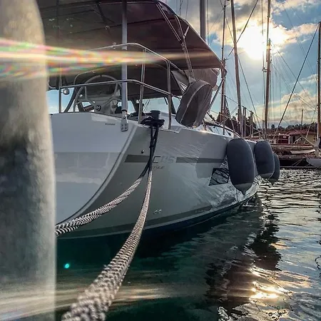 Sailing Escape In 5 Terre Botel