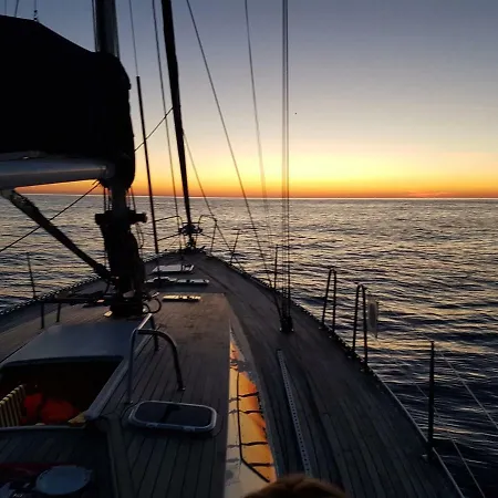 Sailing Escape In 5 Terre 보트호텔